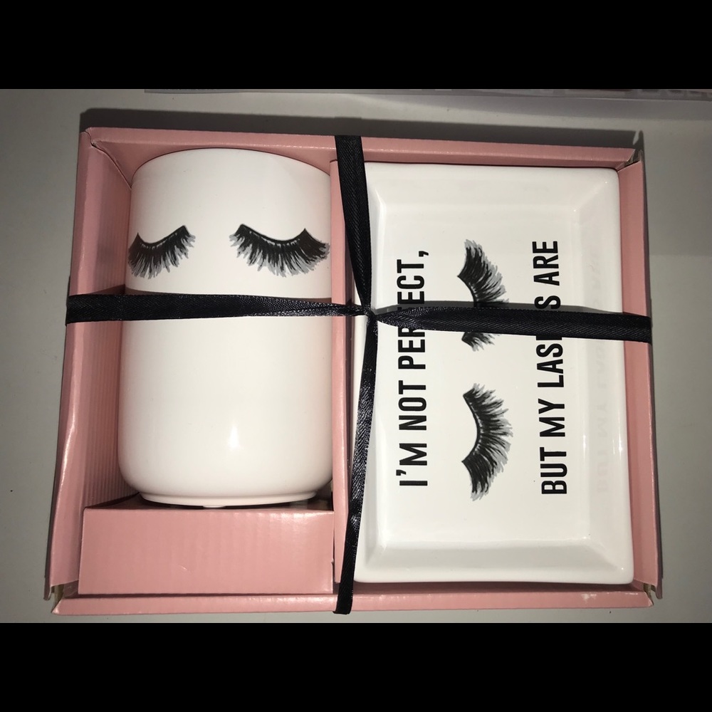Makeup organizer